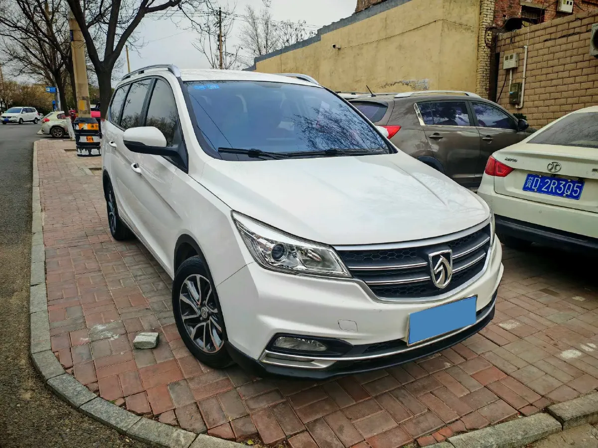 2019 BaoJun 730 1.5L 105HP L4 6MT,autocango,china used car exporter,china ev exporter,chinese used car exporter,chinese used ev exporter