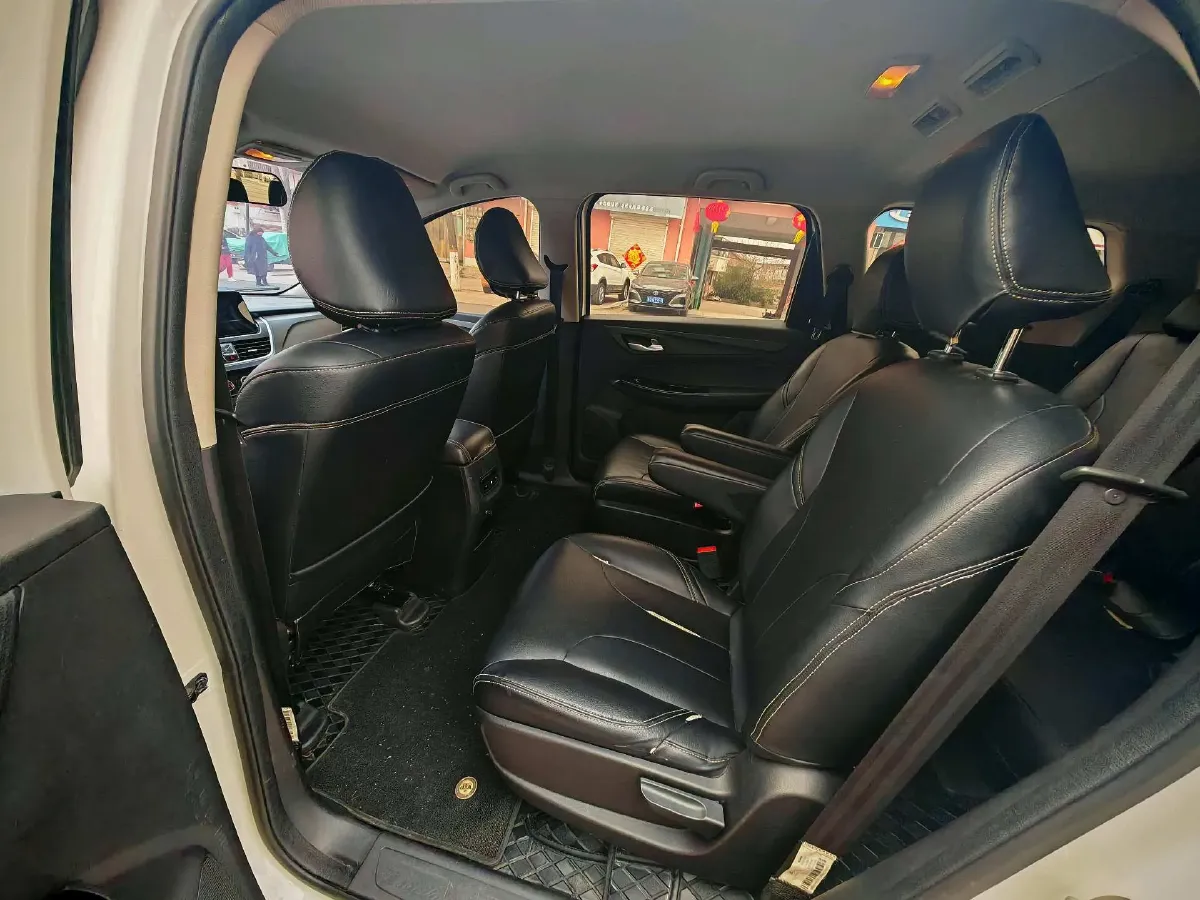 2019 BaoJun 730 1.5L 105HP L4 6MT,autocango,china used car exporter,china ev exporter,chinese used car exporter,chinese used ev exporter