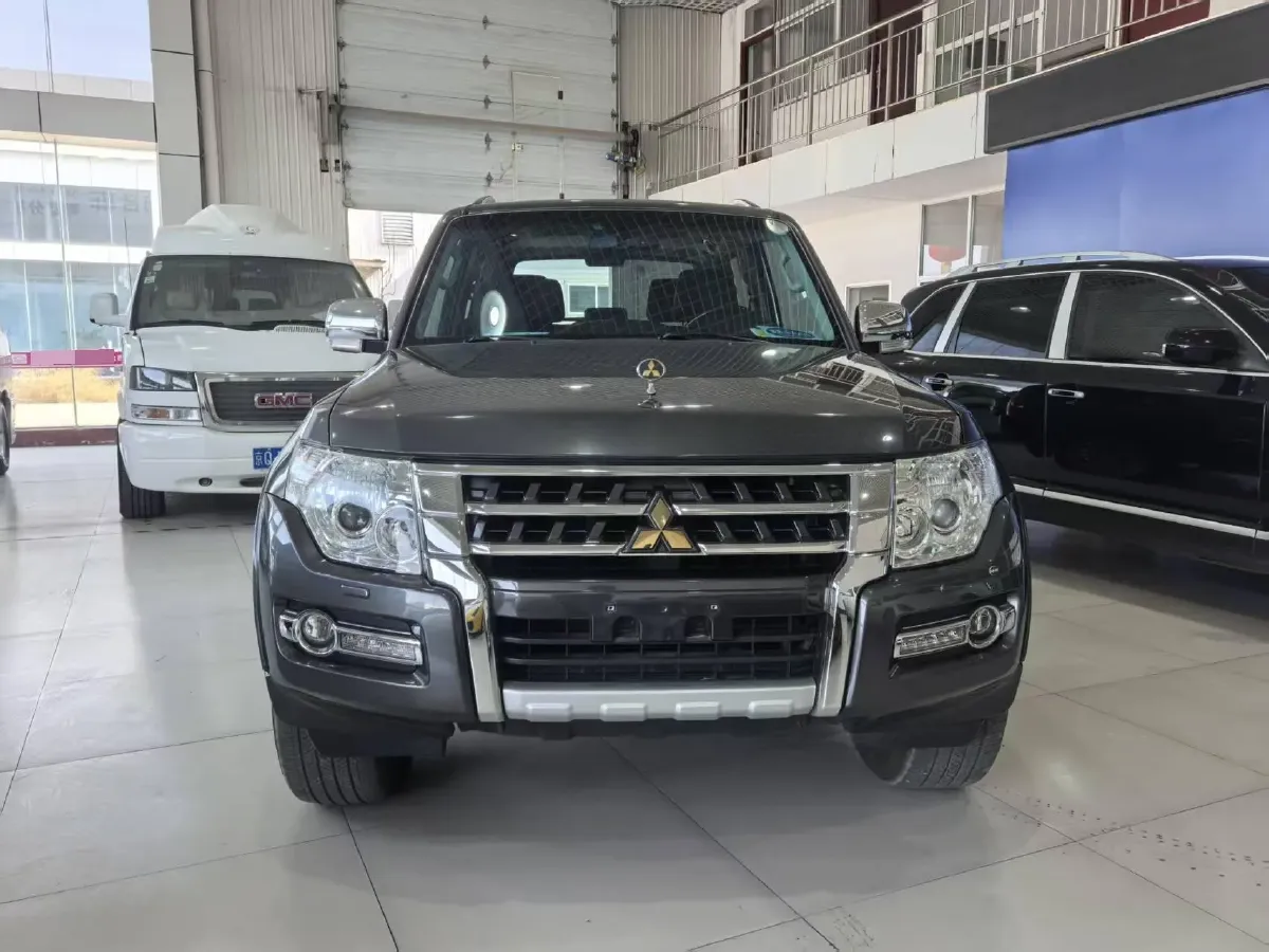 2018 Mitsubishi Pajero 3.0L 174HP V6 5AT,autocango,china used car exporter,china ev exporter,chinese used car exporter,chinese used ev exporter