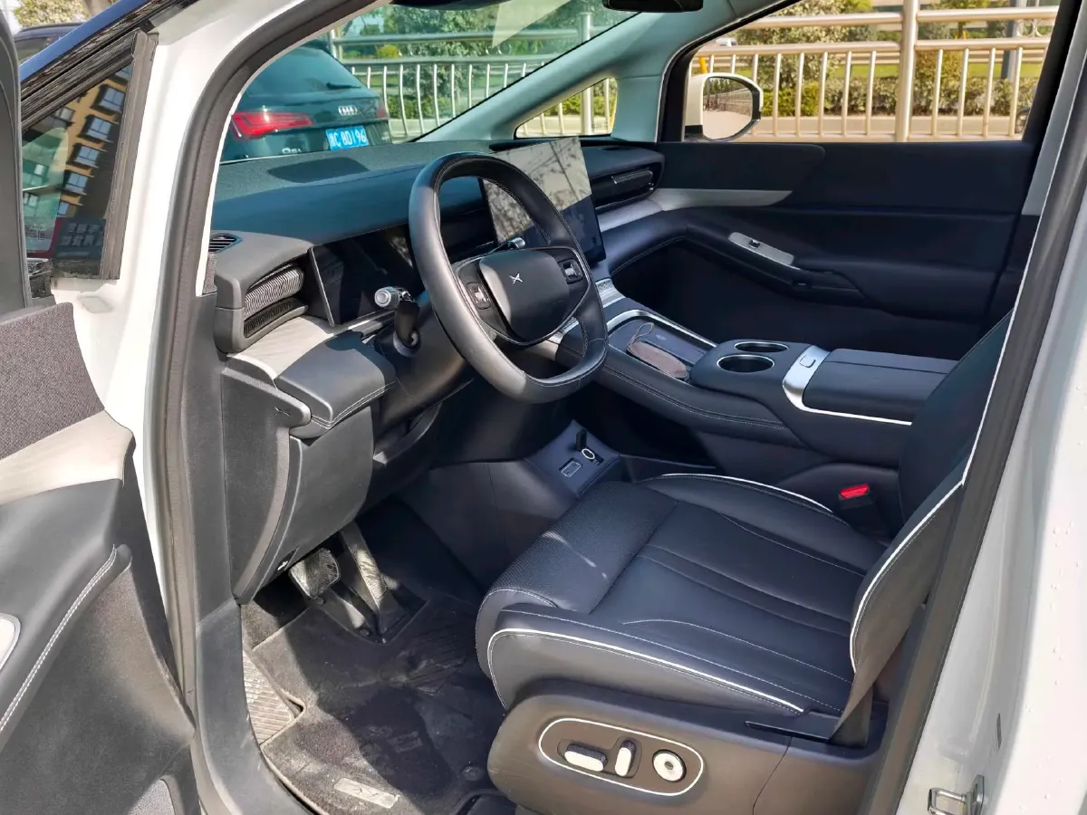 2024 Xpeng X9 BEV 84.5KWH,autocango,china used car exporter,china ev exporter,chinese used car exporter,chinese used ev exporter