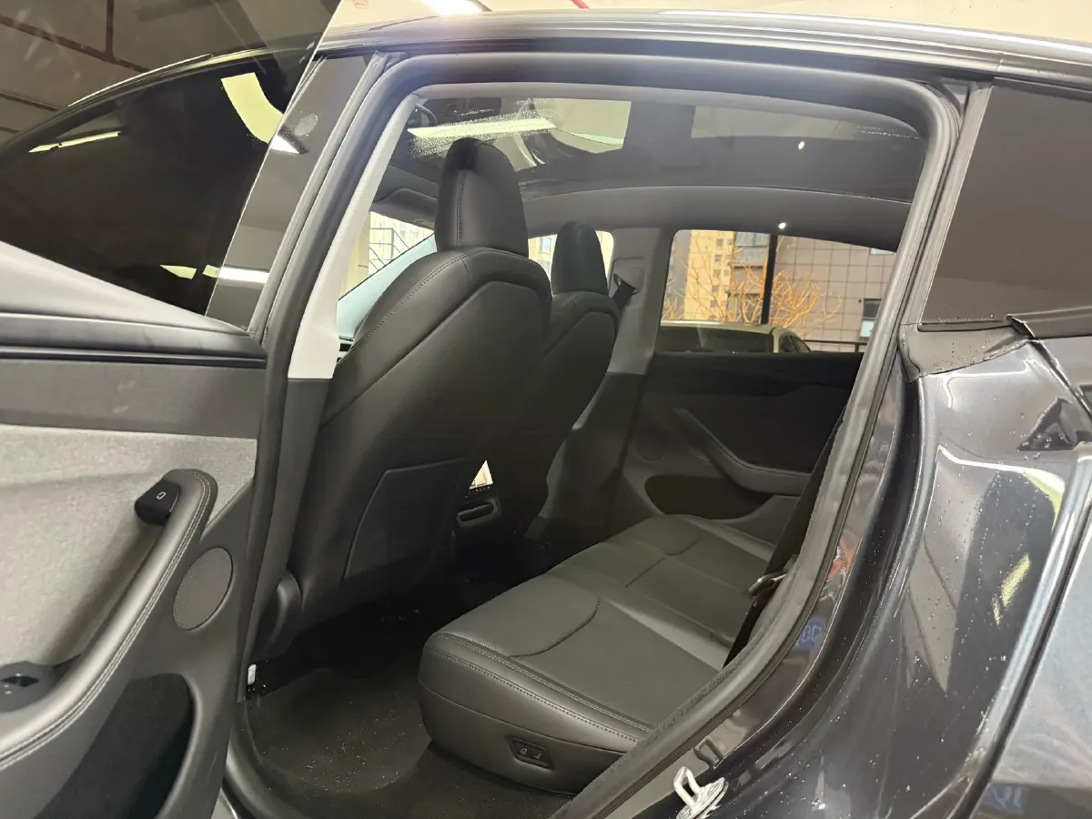 2025 Tesla Model Y BEV 62.5KWH,autocango,china used car exporter,china ev exporter,chinese used car exporter,chinese used ev exporter