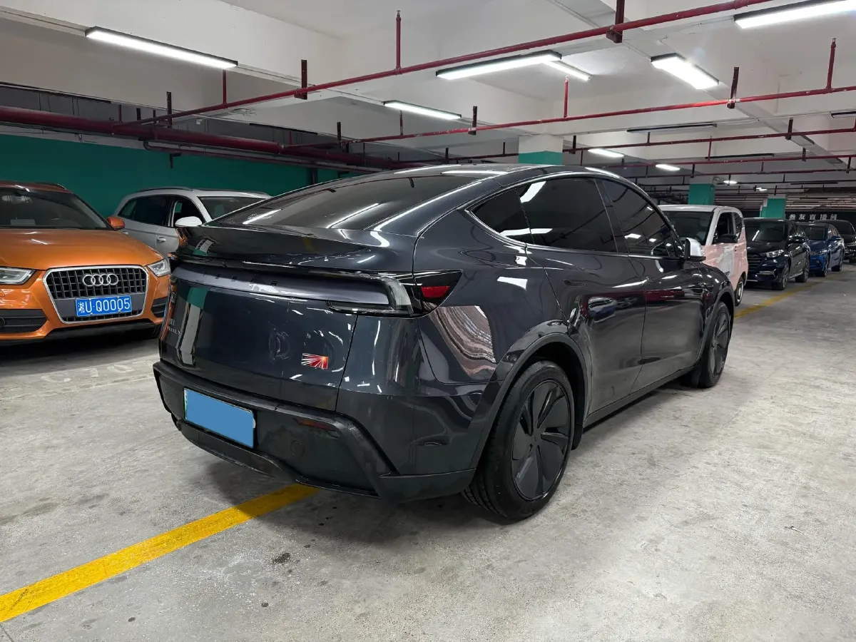 2025 Tesla Model Y BEV 62.5KWH,autocango,china used car exporter,china ev exporter,chinese used car exporter,chinese used ev exporter