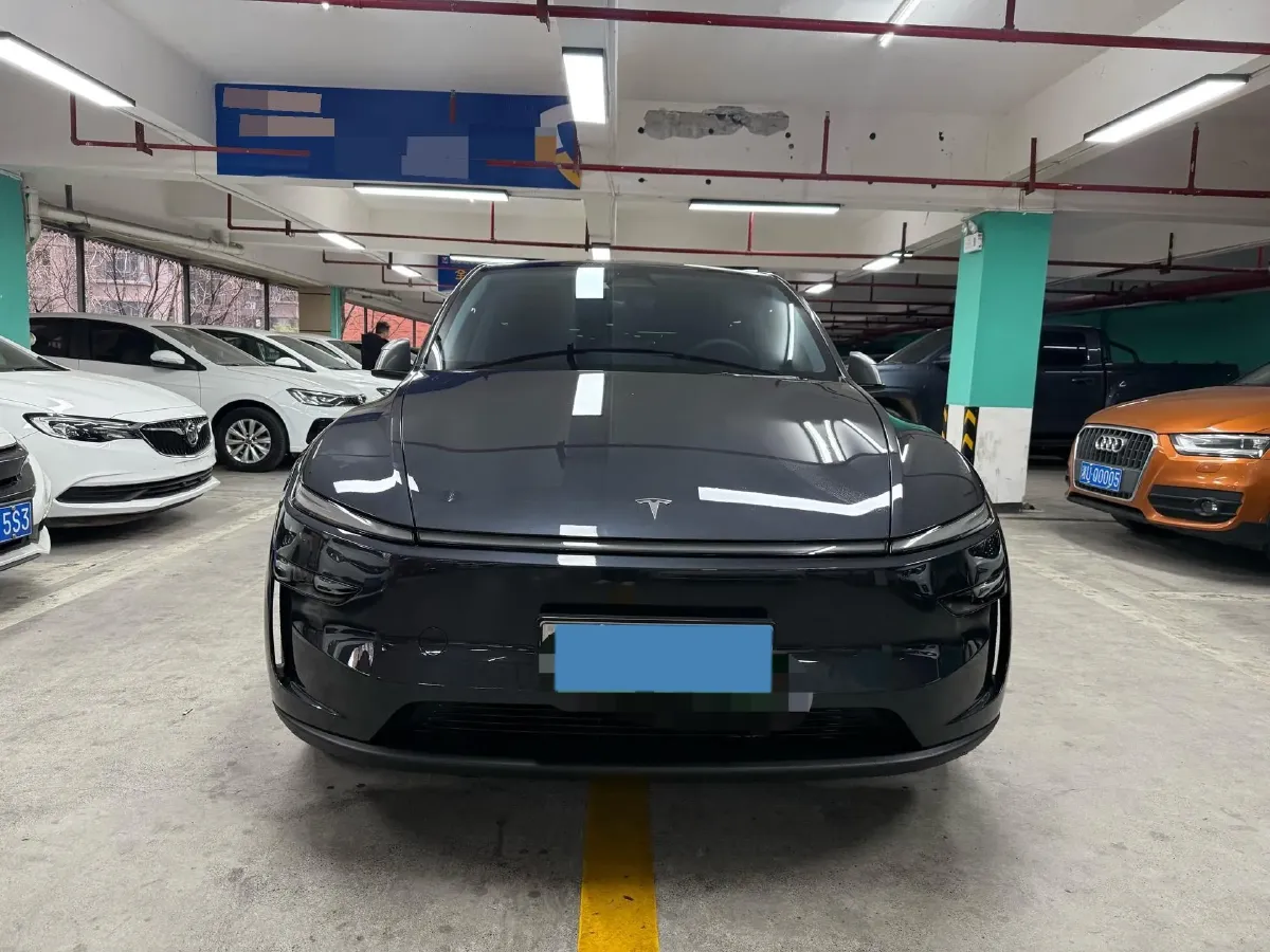 2025 Tesla Model Y BEV 62.5KWH,autocango,china used car exporter,china ev exporter,chinese used car exporter,chinese used ev exporter