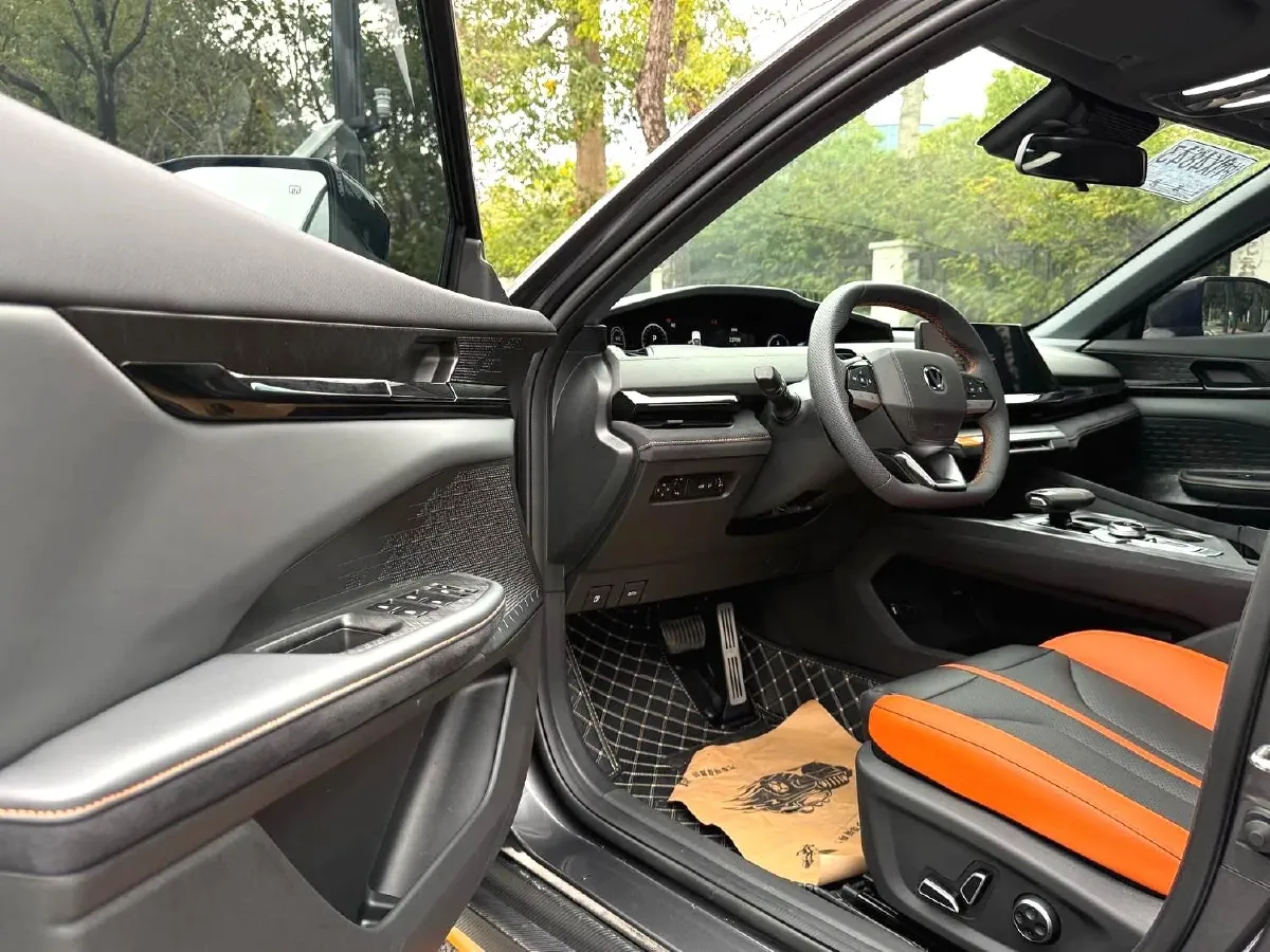 2024 ChangAn UNI-V 1.5T 188HP L4 7DCT,autocango,china used car exporter,china ev exporter,chinese used car exporter,chinese used ev exporter