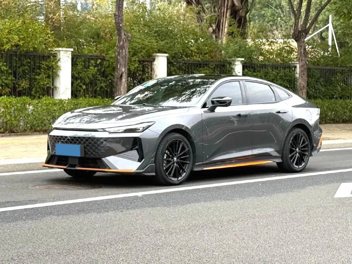 2024 ChangAn UNI-V 1.5T 188HP L4 7DCT,autocango,china used car exporter,china ev exporter,chinese used car exporter,chinese used ev exporter