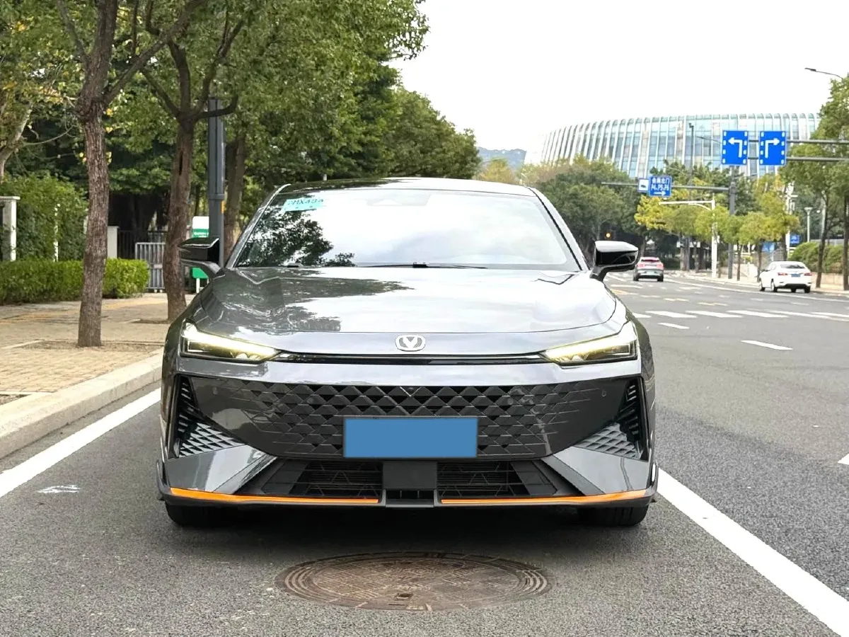 2024 ChangAn UNI-V 1.5T 188HP L4 7DCT,autocango,china used car exporter,china ev exporter,chinese used car exporter,chinese used ev exporter