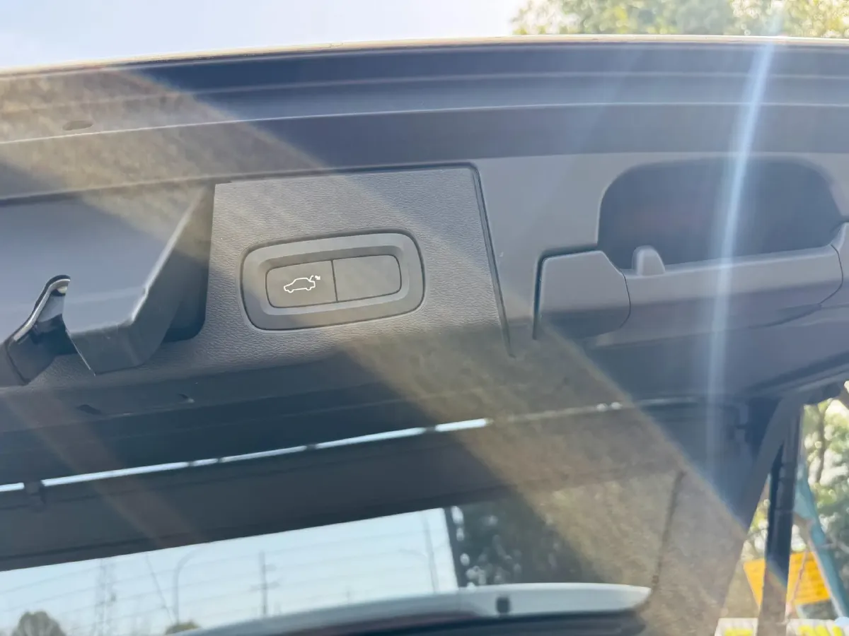 2022 Volvo XC60 2.0T 250HP L4 8AT,autocango,china used car exporter,china ev exporter,chinese used car exporter,chinese used ev exporter