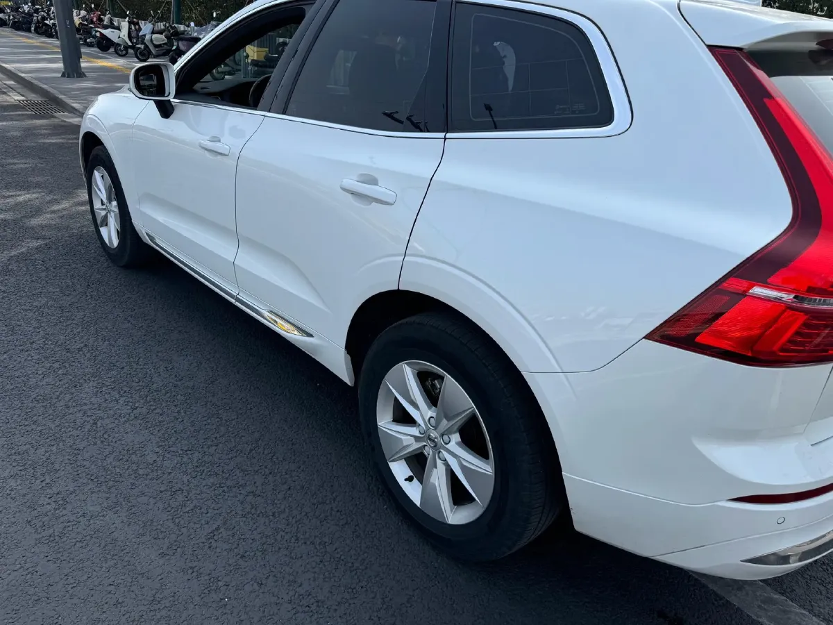 2022 Volvo XC60 2.0T 250HP L4 8AT,autocango,china used car exporter,china ev exporter,chinese used car exporter,chinese used ev exporter