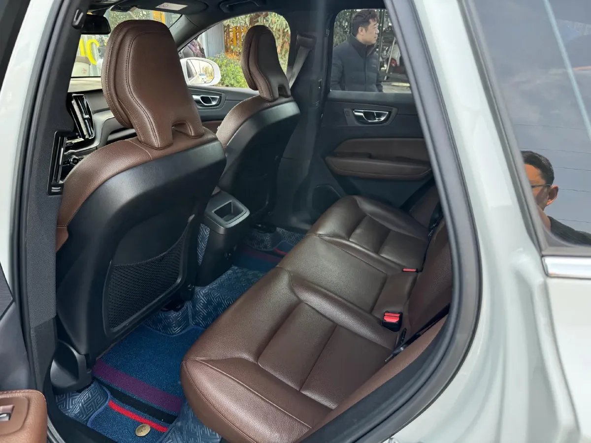 2022 Volvo XC60 2.0T 250HP L4 8AT,autocango,china used car exporter,china ev exporter,chinese used car exporter,chinese used ev exporter