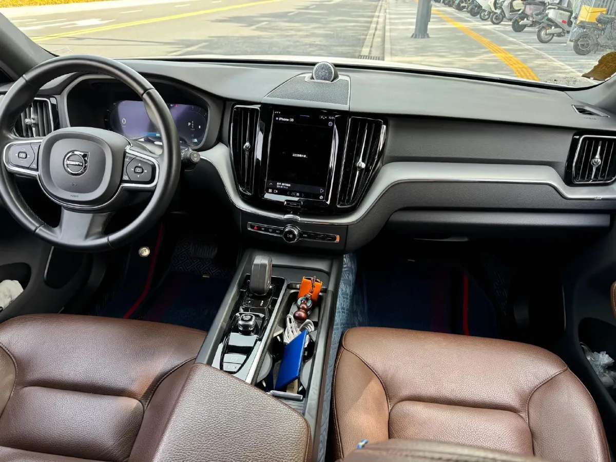 2022 Volvo XC60 2.0T 250HP L4 8AT,autocango,china used car exporter,china ev exporter,chinese used car exporter,chinese used ev exporter