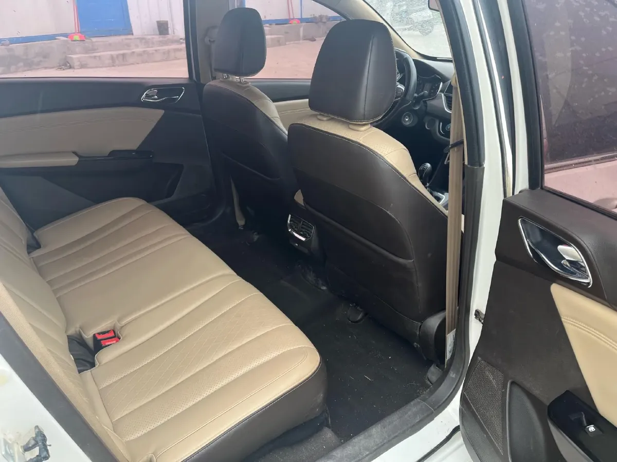 2017 BaoJun 310W 1.5L 112HP L4 6MT,autocango,china used car exporter,china ev exporter,chinese used car exporter,chinese used ev exporter