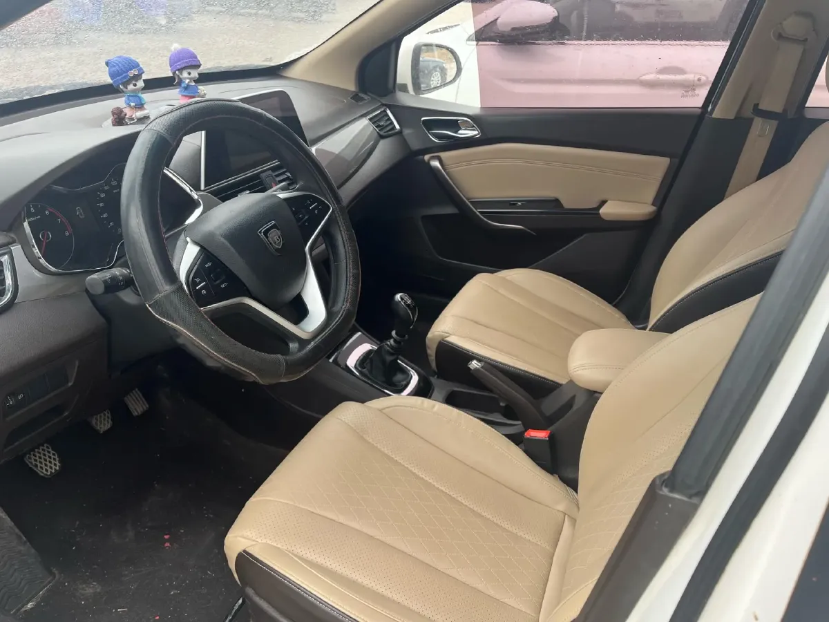 2017 BaoJun 310W 1.5L 112HP L4 6MT,autocango,china used car exporter,china ev exporter,chinese used car exporter,chinese used ev exporter