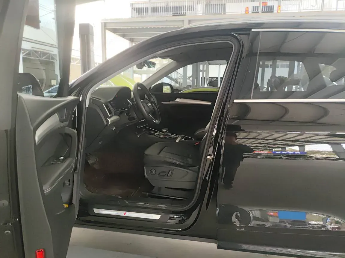 2020 Audi Q5L 2.0T 190HP L4 7DCT,autocango,china used car exporter,china ev exporter,chinese used car exporter,chinese used ev exporter