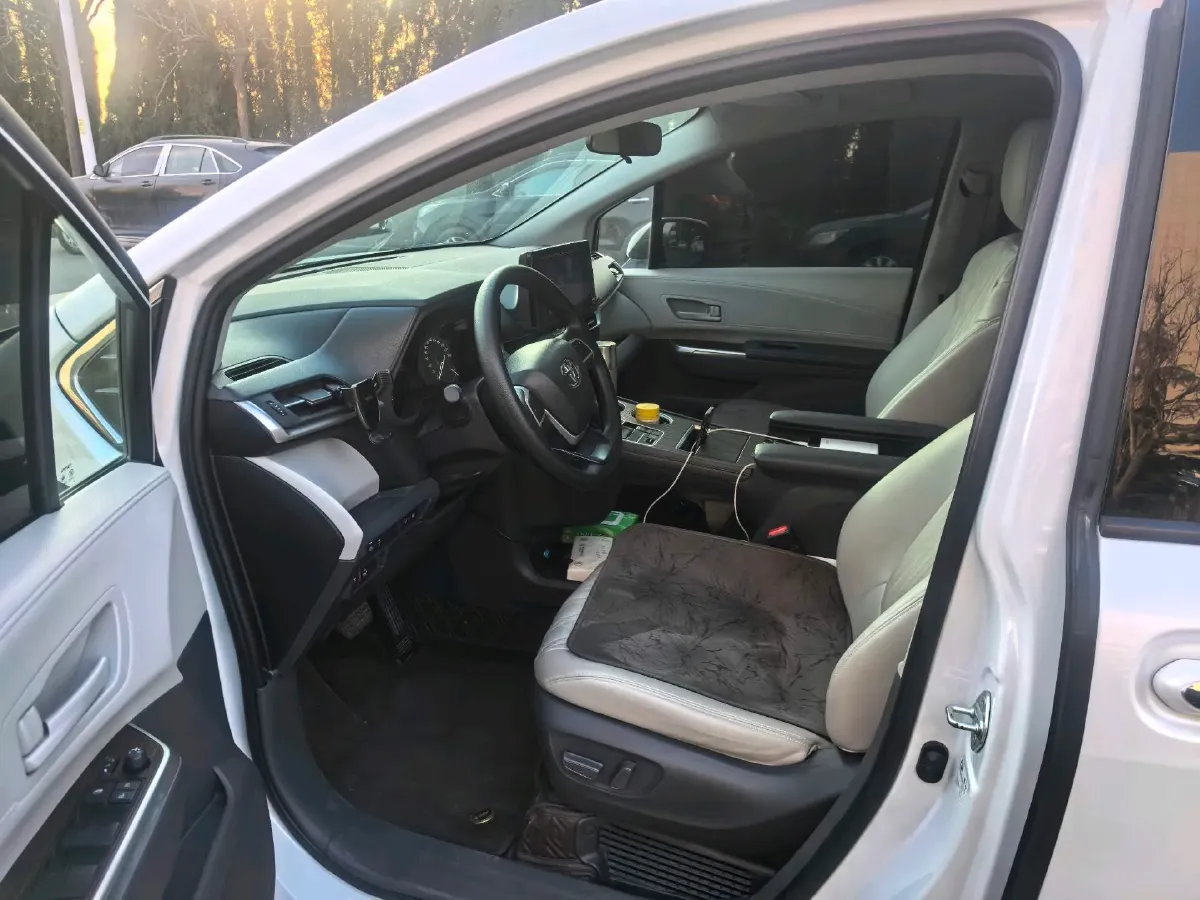 2023 Toyota Sienna 2.5L 189HP L4 E-CVT Hybrid,autocango,china used car exporter,china ev exporter,chinese used car exporter,chinese used ev exporter