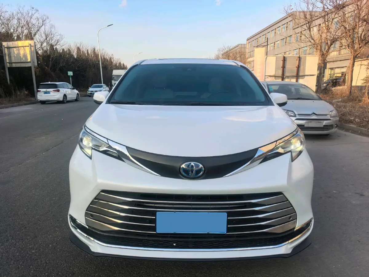 2023 Toyota Sienna 2.5L 189HP L4 E-CVT Hybrid,autocango,china used car exporter,china ev exporter,chinese used car exporter,chinese used ev exporter