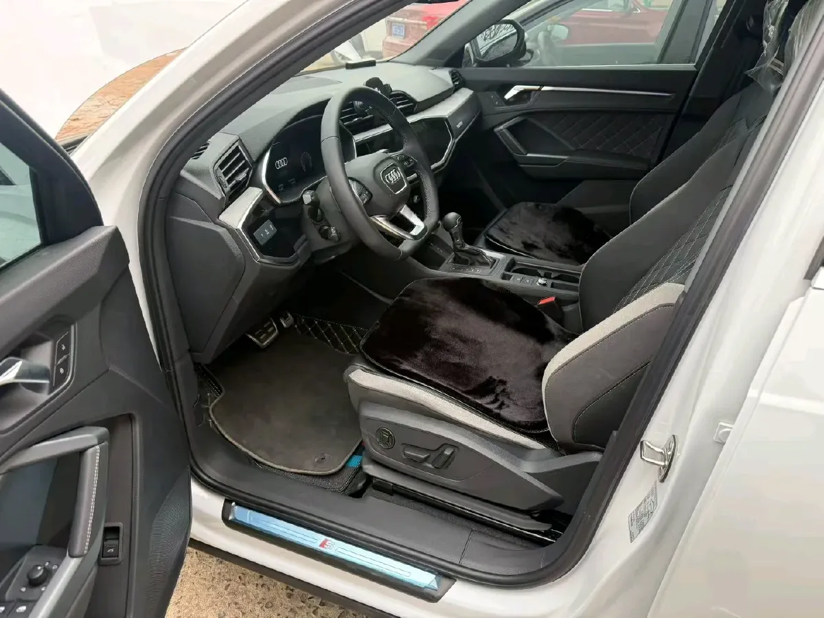 2025 Audi Q3 1.5T 160HP L4 7DCT,autocango,china used car exporter,china ev exporter,chinese used car exporter,chinese used ev exporter