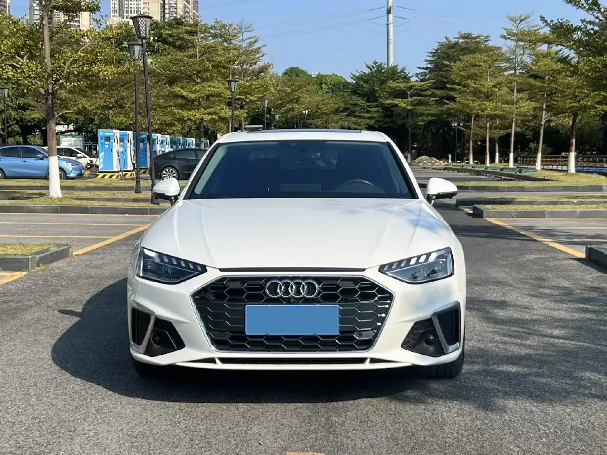 2022 Audi A4L 2.0T 190HP L4 7DCT,autocango,china used car exporter,china ev exporter,chinese used car exporter,chinese used ev exporter