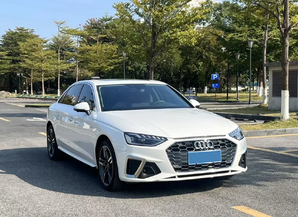 2022 Audi A4L 2.0T 190HP L4 7DCT,autocango,china used car exporter,china ev exporter,chinese used car exporter,chinese used ev exporter