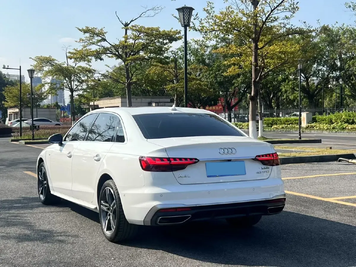 2022 Audi A4L 2.0T 190HP L4 7DCT,autocango,china used car exporter,china ev exporter,chinese used car exporter,chinese used ev exporter