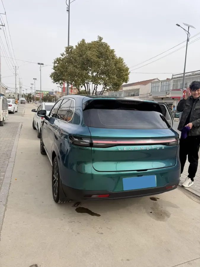 2025 Leapmotor B10 BEV 67.1KWH,autocango,china used car exporter,china ev exporter,chinese used car exporter,chinese used ev exporter