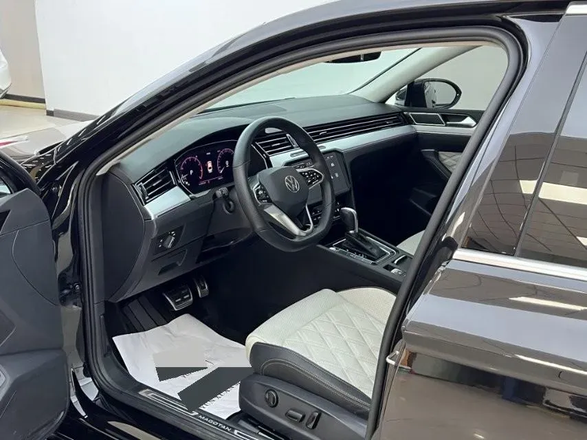2023 Volkswagen Magotan 2.0T 186HP L4 7DCT,autocango,china used car exporter,china ev exporter,chinese used car exporter,chinese used ev exporter