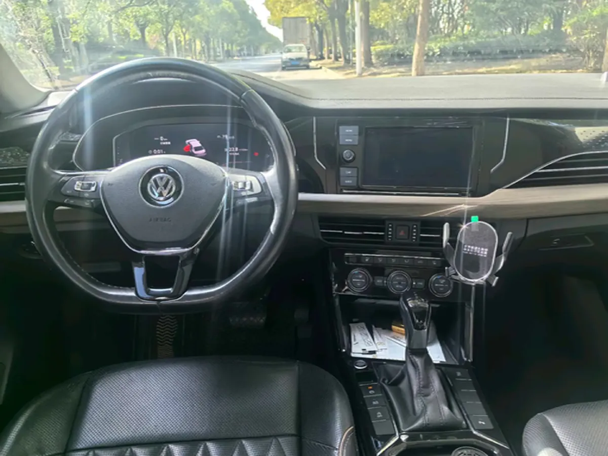2019 Volvo V40 1.5T 152HP L4 6AT,autocango,china used car exporter,china ev exporter,chinese used car exporter,chinese used ev exporter