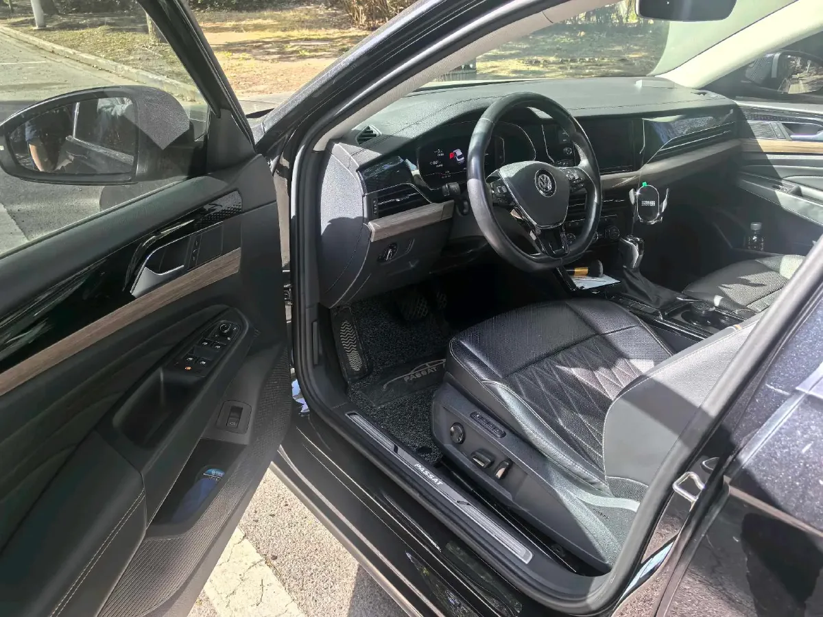 2019 Volvo V40 1.5T 152HP L4 6AT,autocango,china used car exporter,china ev exporter,chinese used car exporter,chinese used ev exporter