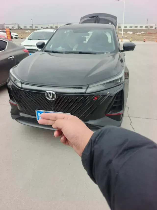 2022 ChangAn CS75 Plus 1.5T 188HP L4 8AT,autocango,china used car exporter,china ev exporter,chinese used car exporter,chinese used ev exporter