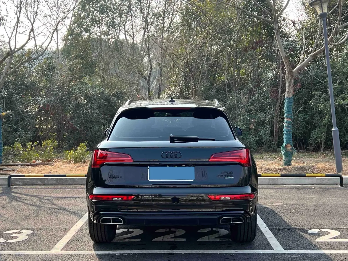 2024 Audi Q5L 2.0T 245HP L4 7DCT,autocango,china used car exporter,china ev exporter,chinese used car exporter,chinese used ev exporter