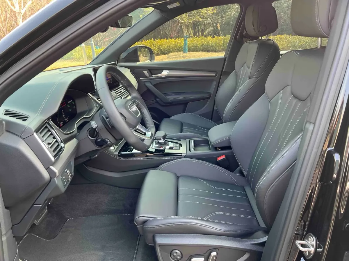 2024 Audi Q5L 2.0T 245HP L4 7DCT,autocango,china used car exporter,china ev exporter,chinese used car exporter,chinese used ev exporter