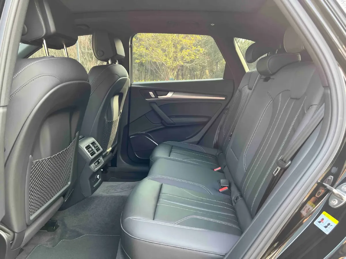 2024 Audi Q5L 2.0T 245HP L4 7DCT,autocango,china used car exporter,china ev exporter,chinese used car exporter,chinese used ev exporter