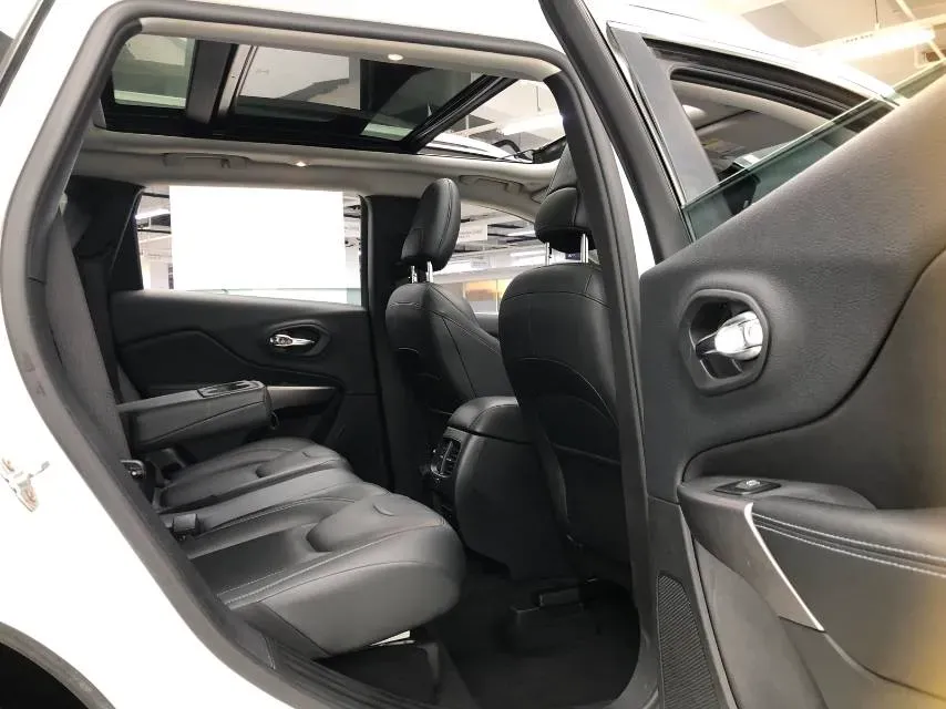 2020 Jeep Cherokee 2.0L 148HP L4 9AT,autocango,china used car exporter,china ev exporter,chinese used car exporter,chinese used ev exporter