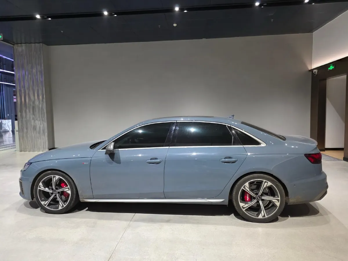 2022 Audi A4L 2.0T 190HP L4 7DCT,autocango,china used car exporter,china ev exporter,chinese used car exporter,chinese used ev exporter