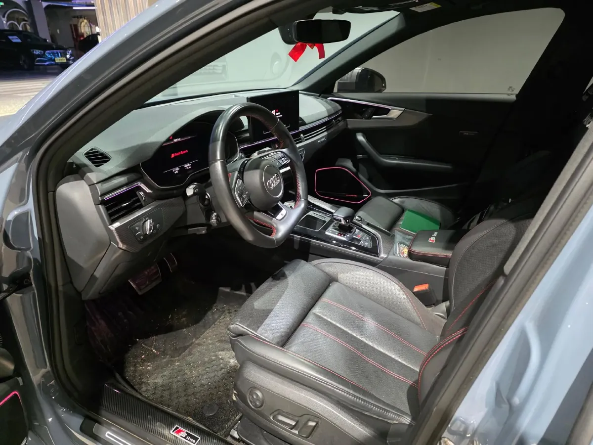 2022 Audi A4L 2.0T 190HP L4 7DCT,autocango,china used car exporter,china ev exporter,chinese used car exporter,chinese used ev exporter