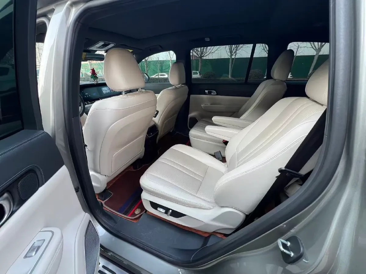 2020 Li ONE Range Extended 131HP REEV 40.5KWH,autocango,china used car exporter,china ev exporter,chinese used car exporter,chinese used ev exporter