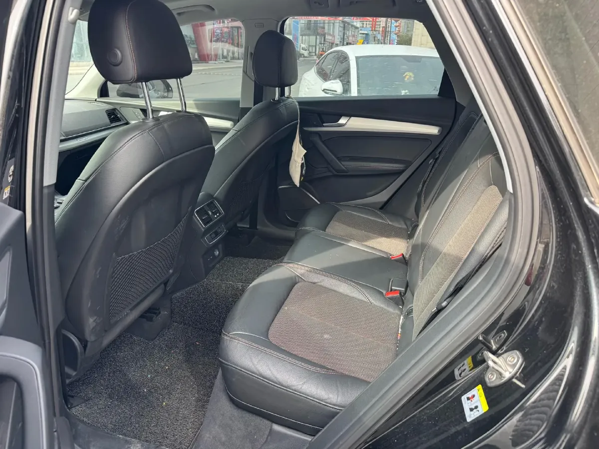 2020 Audi Q5L 2.0T 190HP L4 7DCT,autocango,china used car exporter,china ev exporter,chinese used car exporter,chinese used ev exporter