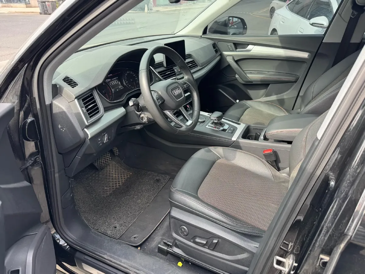 2020 Audi Q5L 2.0T 190HP L4 7DCT,autocango,china used car exporter,china ev exporter,chinese used car exporter,chinese used ev exporter