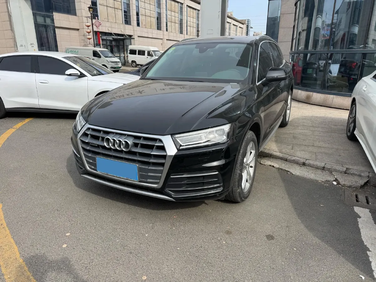 2020 Audi Q5L 2.0T 190HP L4 7DCT,autocango,china used car exporter,china ev exporter,chinese used car exporter,chinese used ev exporter