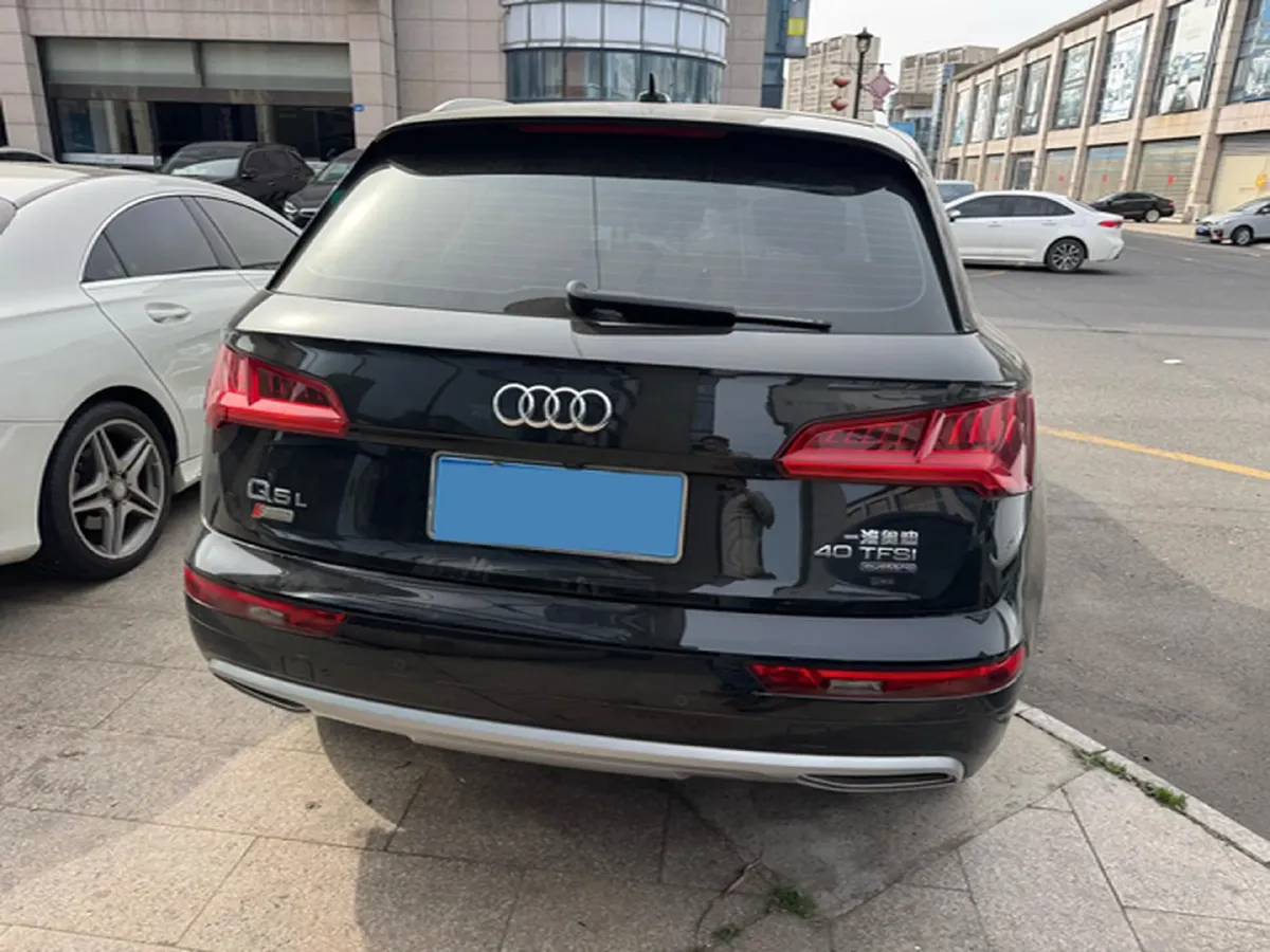 2020 Audi Q5L 2.0T 190HP L4 7DCT,autocango,china used car exporter,china ev exporter,chinese used car exporter,chinese used ev exporter