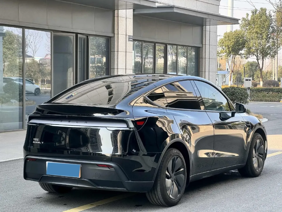 2025 Tesla Model Y BEV 62.5KWH,autocango,china used car exporter,china ev exporter,chinese used car exporter,chinese used ev exporter