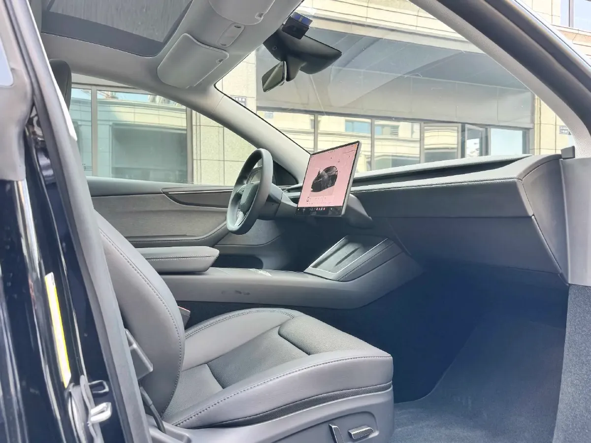 2025 Tesla Model Y BEV 62.5KWH,autocango,china used car exporter,china ev exporter,chinese used car exporter,chinese used ev exporter