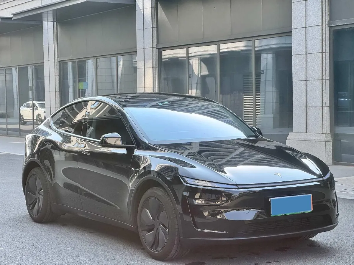 2025 Tesla Model Y BEV 62.5KWH,autocango,china used car exporter,china ev exporter,chinese used car exporter,chinese used ev exporter