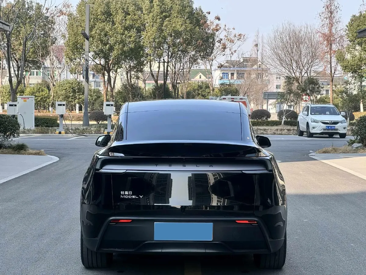 2025 Tesla Model Y BEV 62.5KWH,autocango,china used car exporter,china ev exporter,chinese used car exporter,chinese used ev exporter
