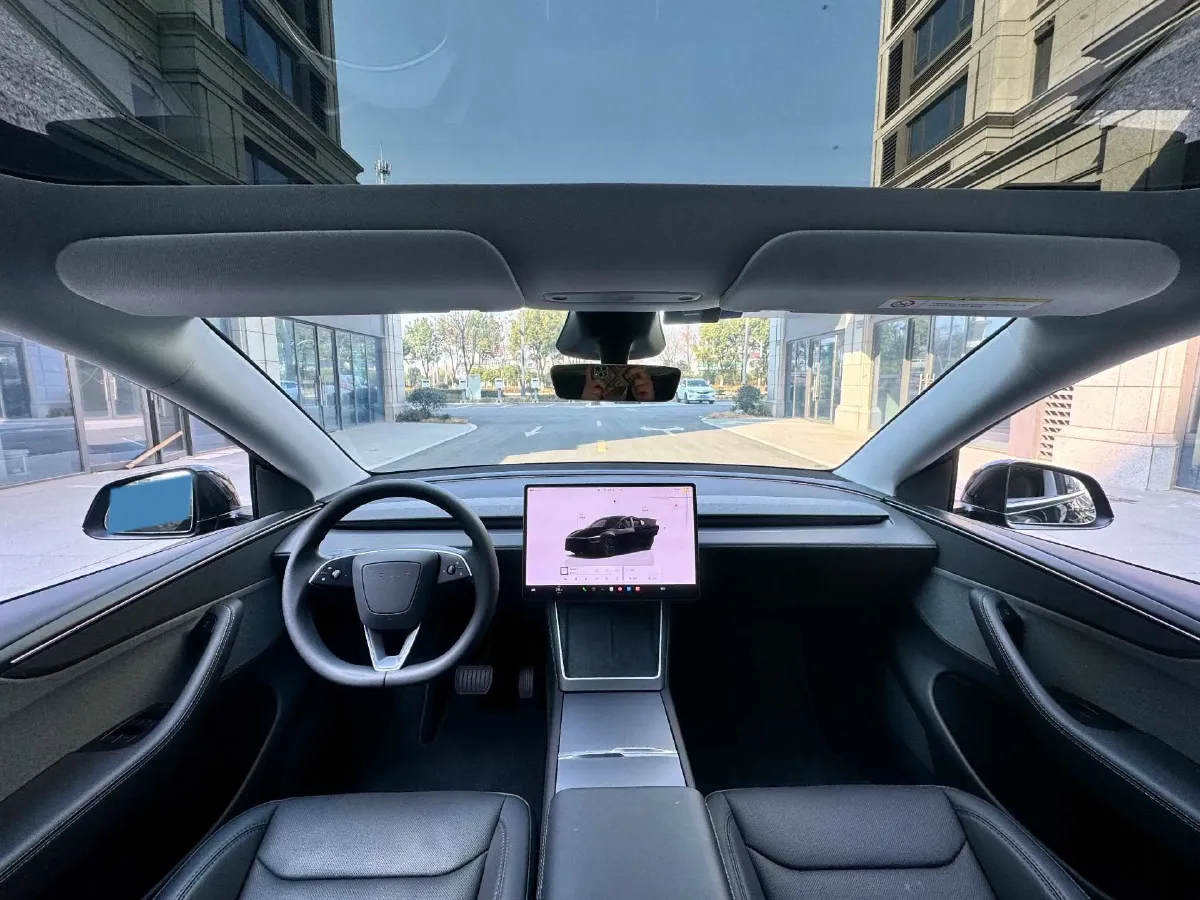 2025 Tesla Model Y BEV 62.5KWH,autocango,china used car exporter,china ev exporter,chinese used car exporter,chinese used ev exporter