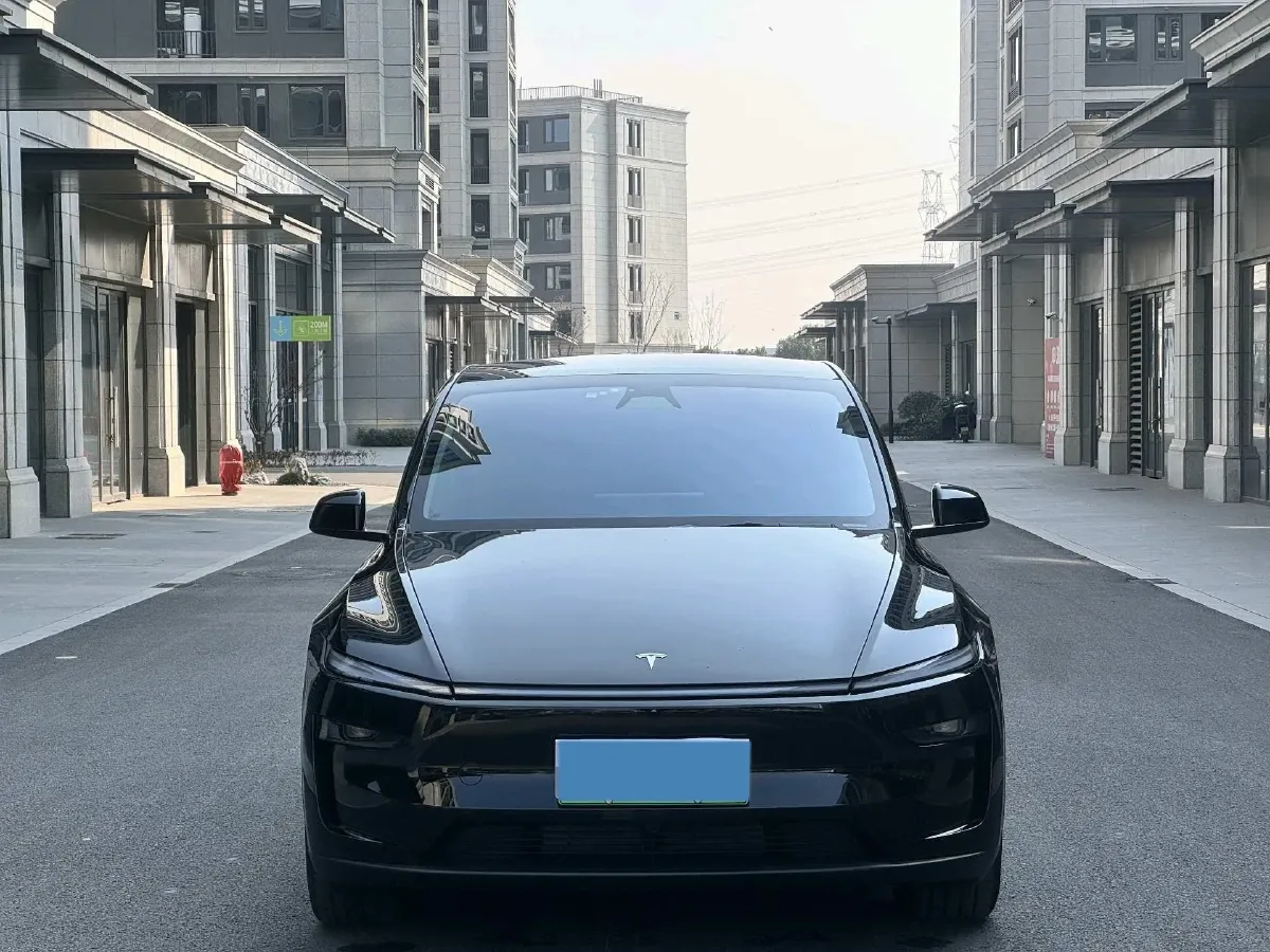2025 Tesla Model Y BEV 62.5KWH,autocango,china used car exporter,china ev exporter,chinese used car exporter,chinese used ev exporter