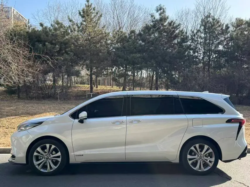 2023 Toyota Sienna 2.5L 189HP L4 E-CVT Hybrid,autocango,china used car exporter,china ev exporter,chinese used car exporter,chinese used ev exporter