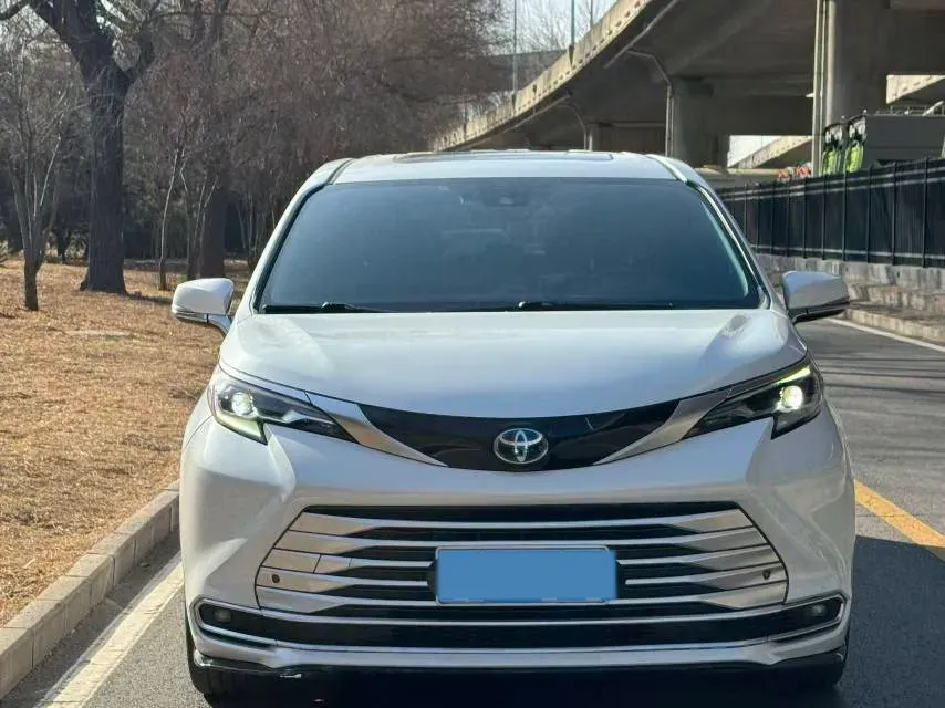 2023 Toyota Sienna 2.5L 189HP L4 E-CVT Hybrid,autocango,china used car exporter,china ev exporter,chinese used car exporter,chinese used ev exporter