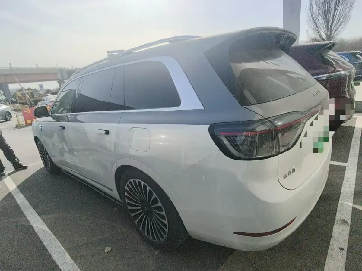 2025 AITO AITO M9 REEV 160HP REEV 52KWH,autocango,china used car exporter,china ev exporter,chinese used car exporter,chinese used ev exporter