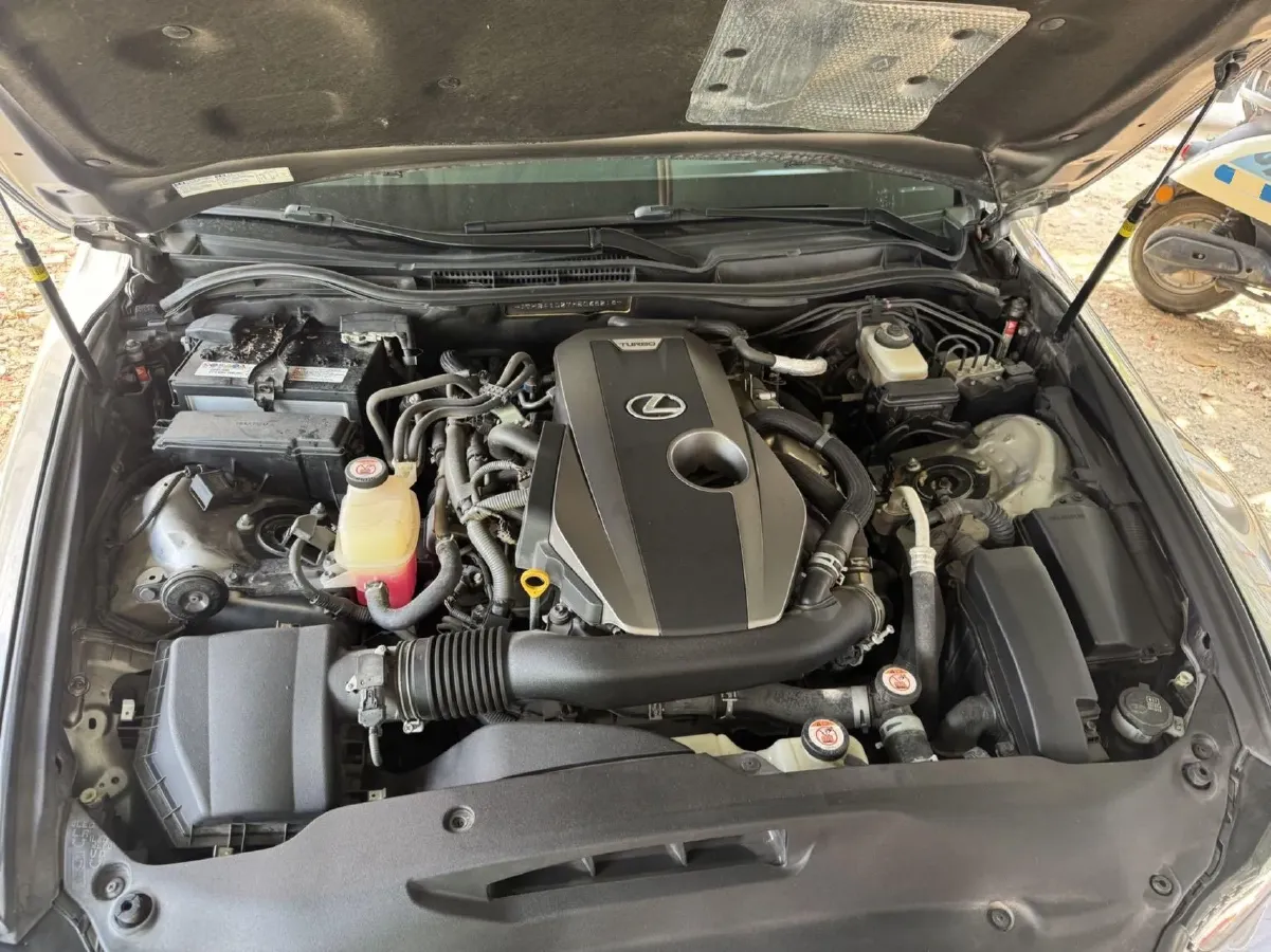 2017 Lexus IS 2.0T 245HP L4 8AT,autocango,china used car exporter,china ev exporter,chinese used car exporter,chinese used ev exporter