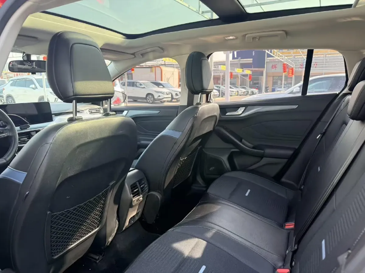 2021 Ford Focus 1.5T 174HP L3 8AT,autocango,china used car exporter,china ev exporter,chinese used car exporter,chinese used ev exporter